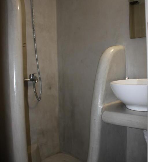 חדר אקונומי, Passos Rooms