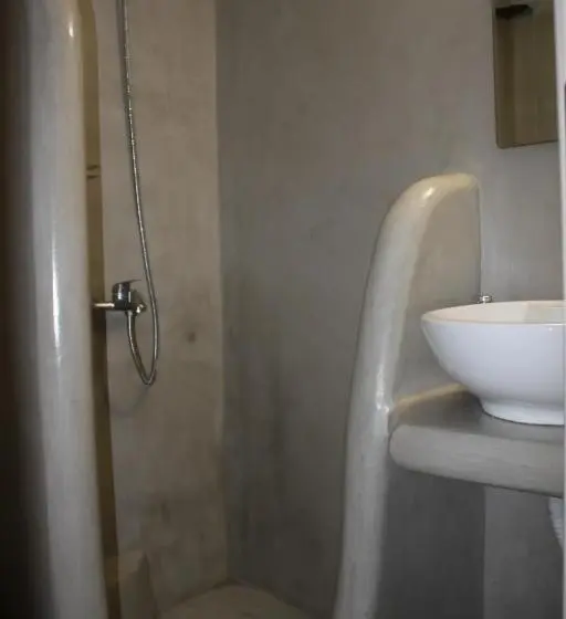 اتاق اکونومی, Passos Rooms