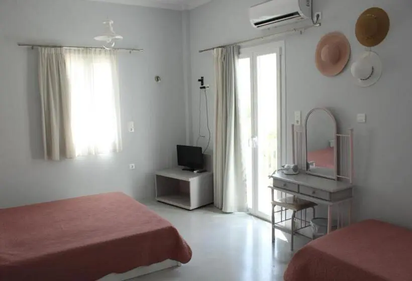 اتاق استاندارد سه تخته با بالکن, Passos Rooms