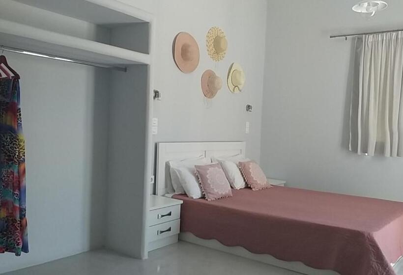 חדר סטנדרט לשלושה עם מרפסת, Passos Rooms