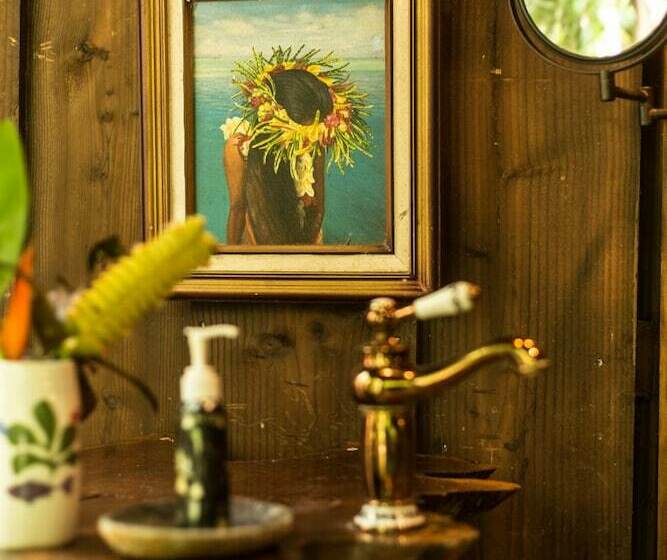 بانگلوی سوپریور, Rohotu Fare