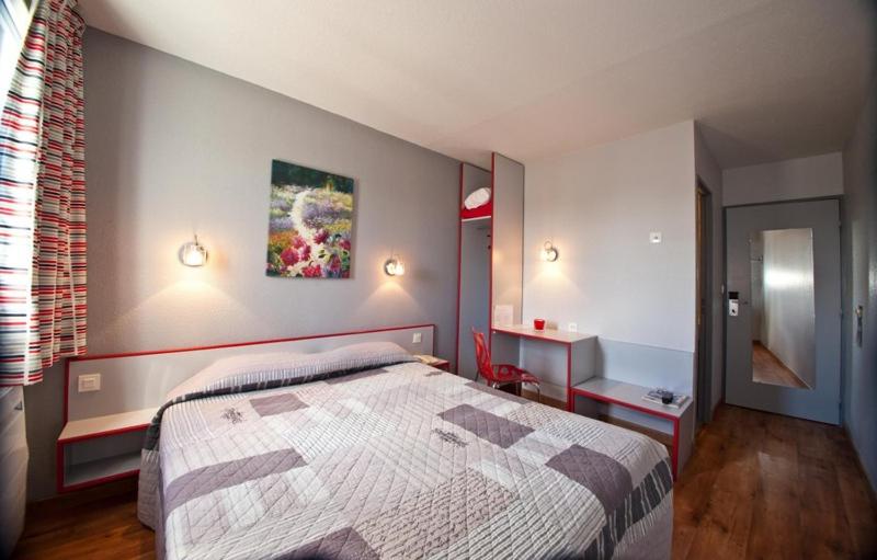 Номер Стандарт, La Grange De Marie