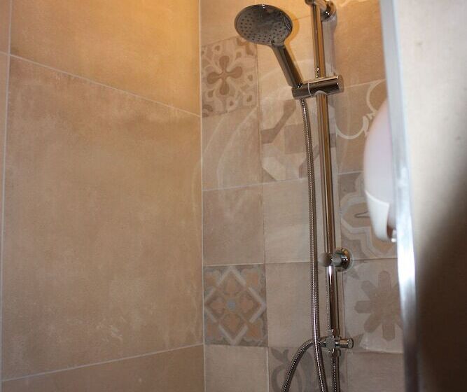 ファミリールーム, La Brocherie