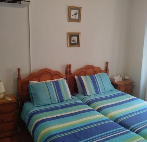 Семейный Номер Совместный Санузел, Hostal R Conecta