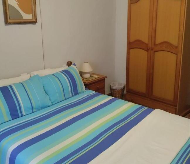 Семейный Номер Совместный Санузел, Hostal R Conecta