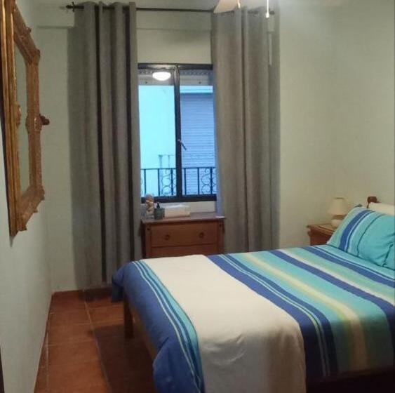 Семейный Номер Совместный Санузел, Hostal R Conecta