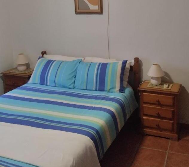 Семейный Номер Совместный Санузел, Hostal R Conecta