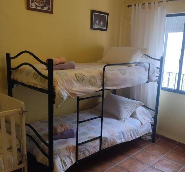 Семейный Номер Совместный Санузел, Hostal R Conecta