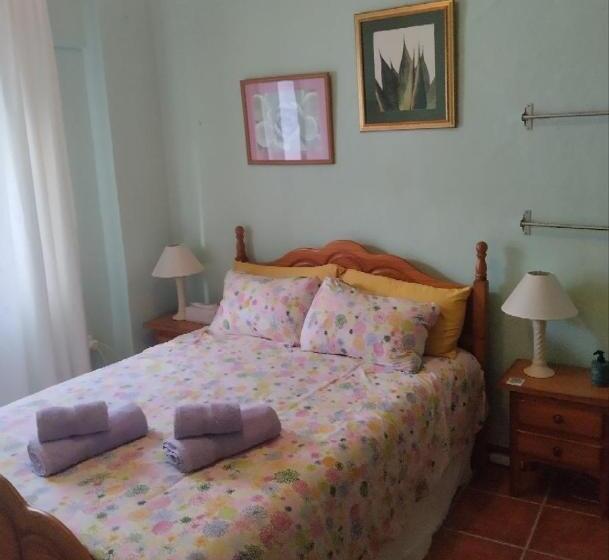 Семейный Номер Совместный Санузел, Hostal R Conecta