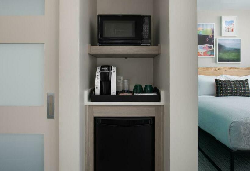 غرفة سوبيريور, The Independence