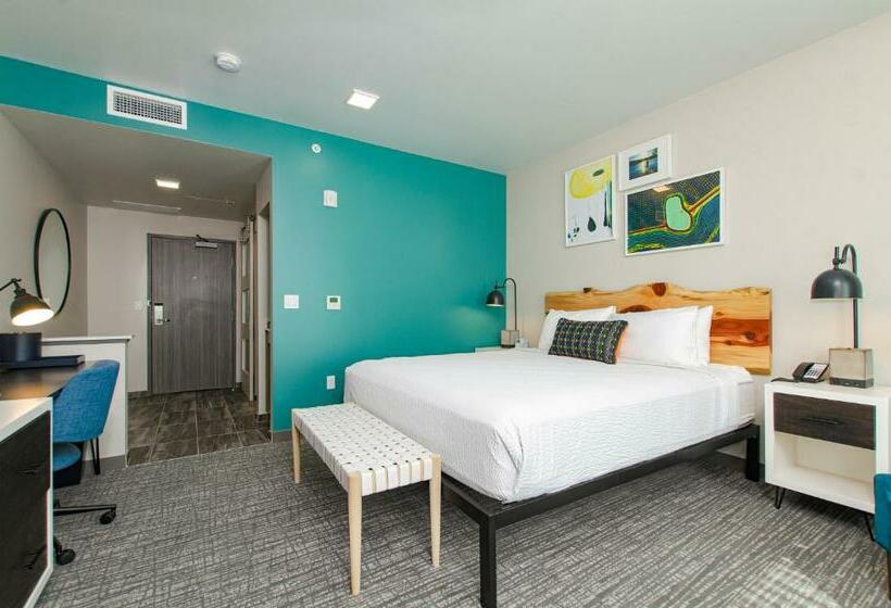 غرفة سوبيريور سرير كينج, The Independence