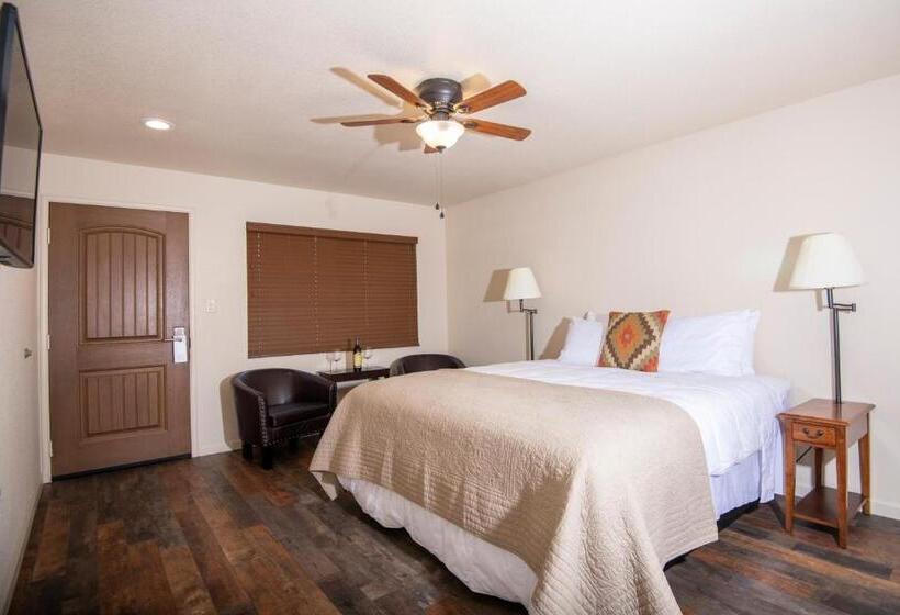 غرفة قياسية سرير كينج لذوى الإحتياجات الخاصة, Village At Childs Meadow