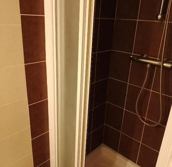 スタンダード４人部屋, Le Moderne Veynes   Location D Appartements à La Nuitée