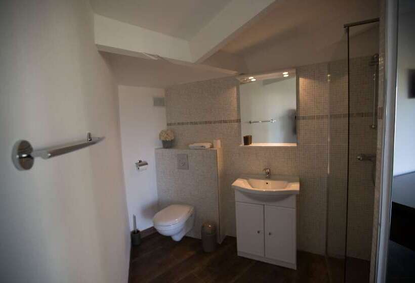 패밀리 룸, La Jalousie