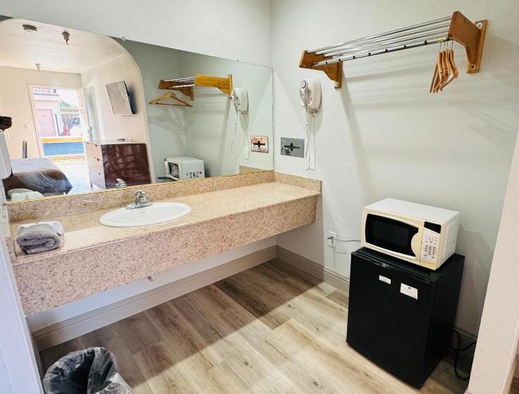 标准间, Morgan Hill Inn