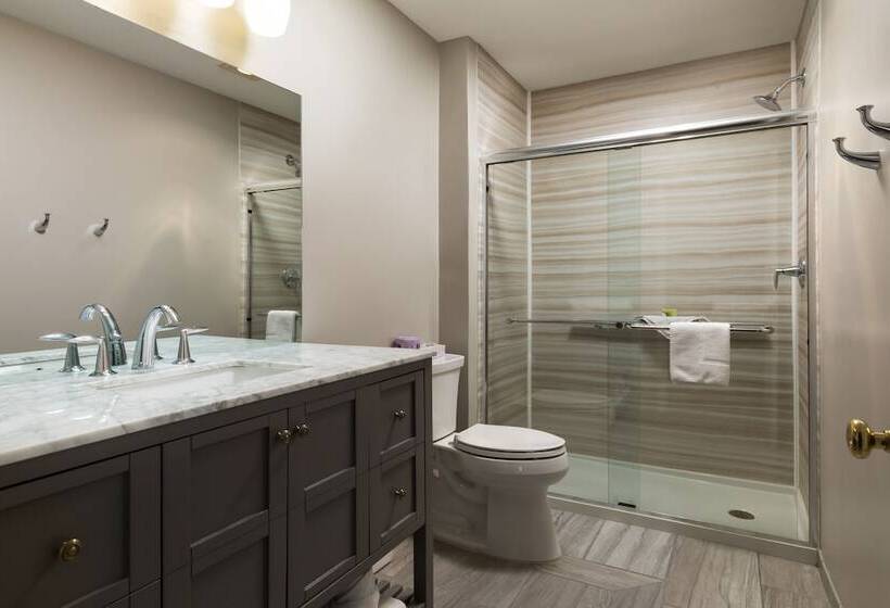 جناح غرفتين نوم, Old Harbor Inn