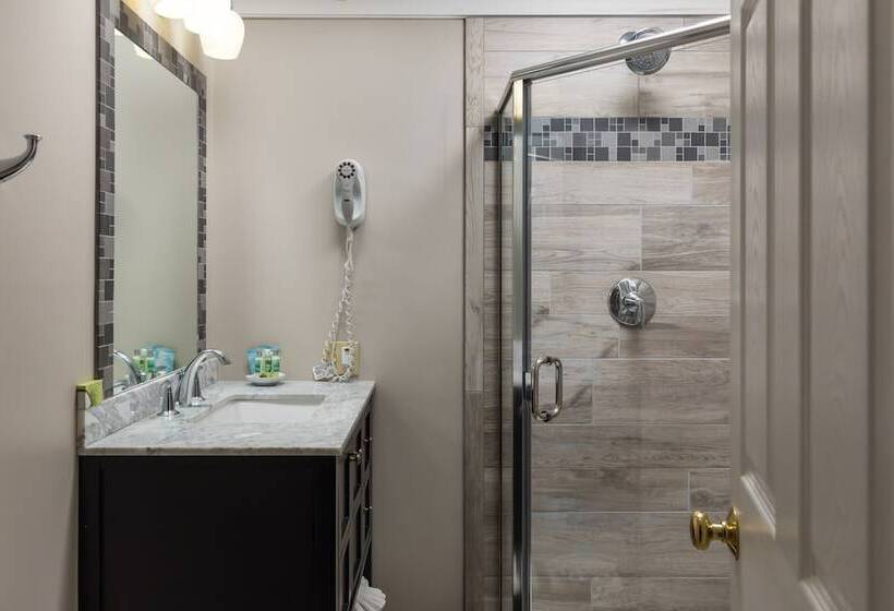 جناح غرفتين نوم, Old Harbor Inn