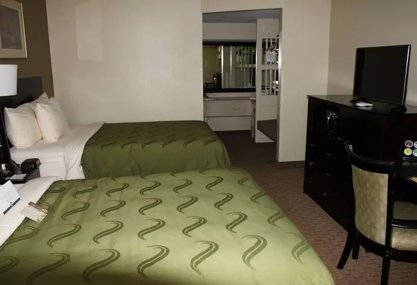 ２ダブルベッドのスタンダードルーム, Quality Inn Navajo Nation Capital