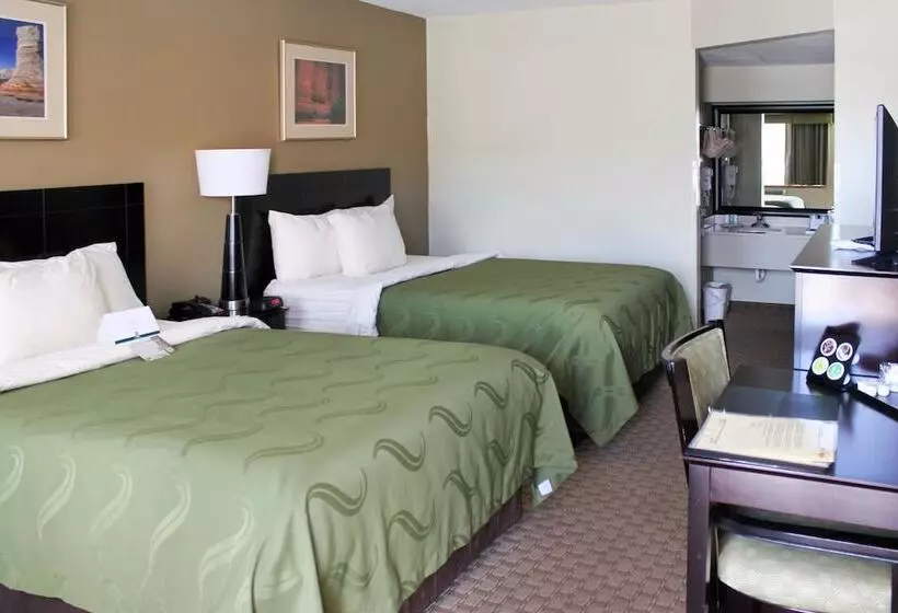 ２ダブルベッドのスタンダードルーム, Quality Inn Navajo Nation Capital
