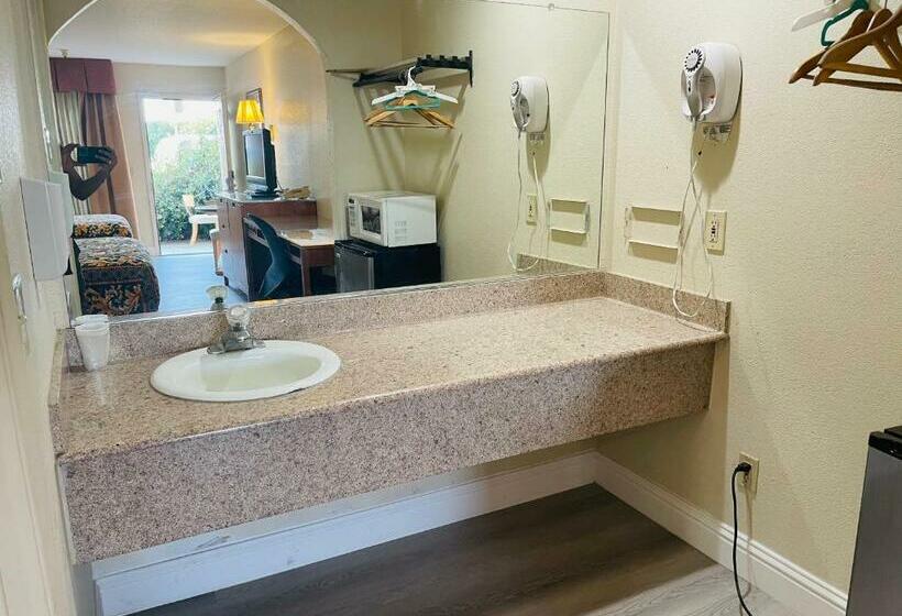 标准间, Morgan Hill Inn