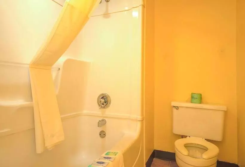 ２ダブルベッドのスタンダードルーム, Days Inn By Wyndham Wichita Falls
