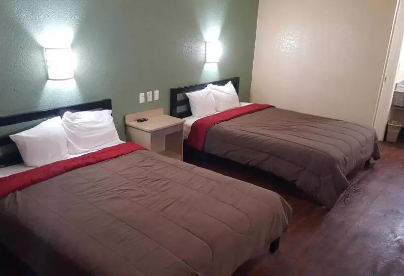 ２ダブルベッドのスタンダードルーム, Mentor Home Inn And Suites