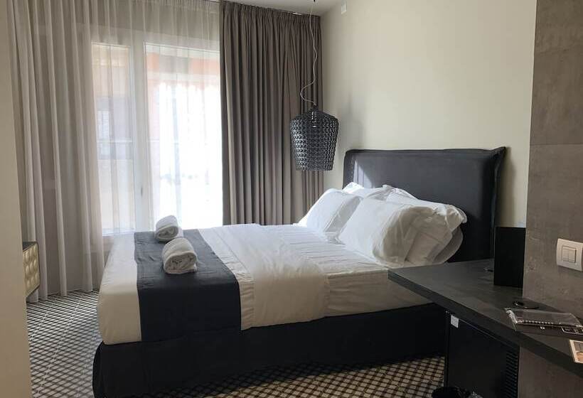 디럭스 룸, Neko Boutique