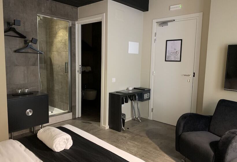 디럭스 룸, Neko Boutique