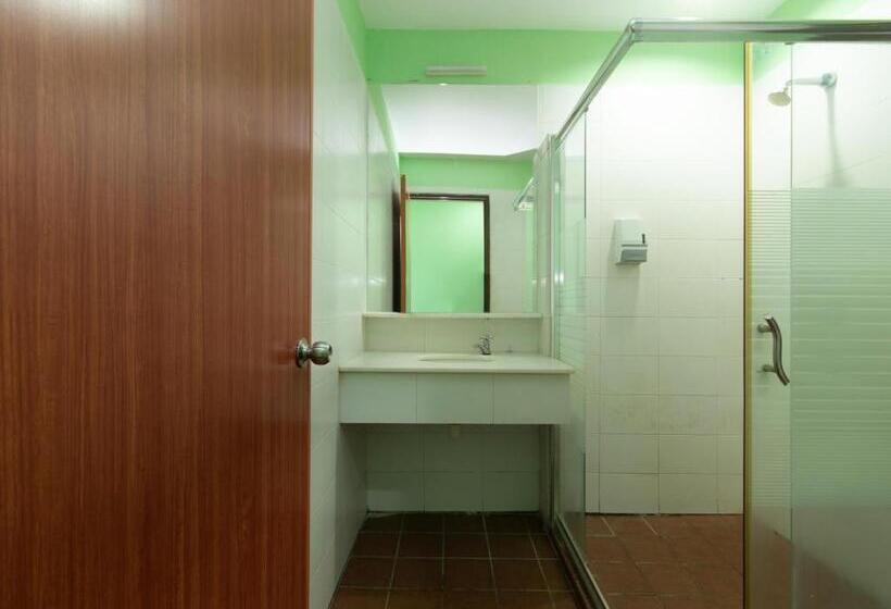 חדר דלוקס לשלושה, Royal