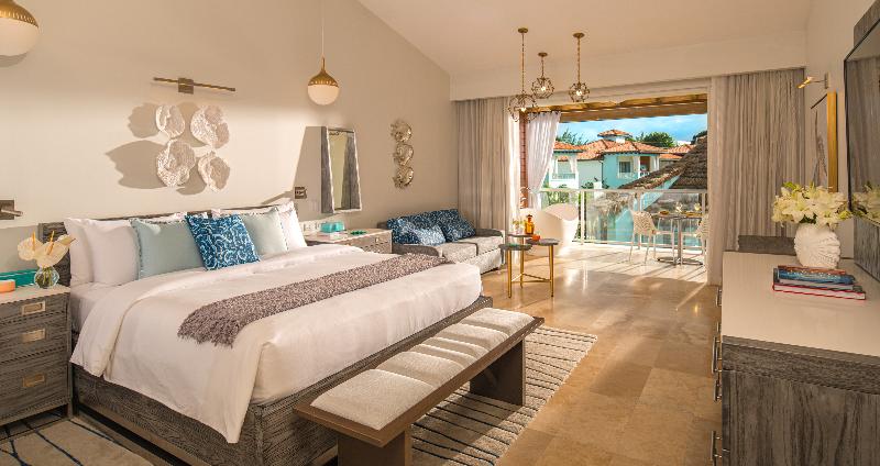 חדר דלוקס לשלושה, Royal