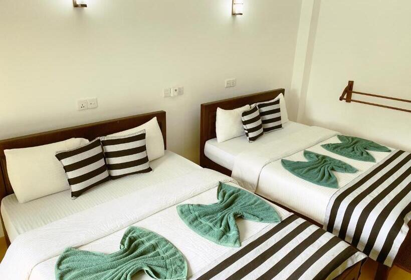 غرفة قياسية ثلاثية مطلة علي الحديقة, Misty Elegance  Ella