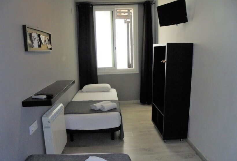 اتاق استاندارد, Easy Sants By Bossh!