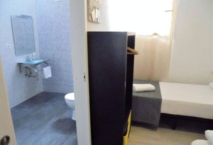 اتاق استاندارد, Easy Sants By Bossh!