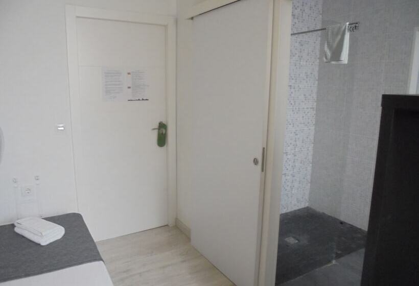 اتاق استاندارد, Easy Sants By Bossh!