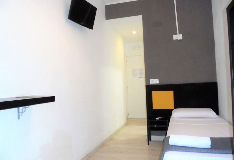 اتاق استاندارد یک نفره, Easy Sants By Bossh!