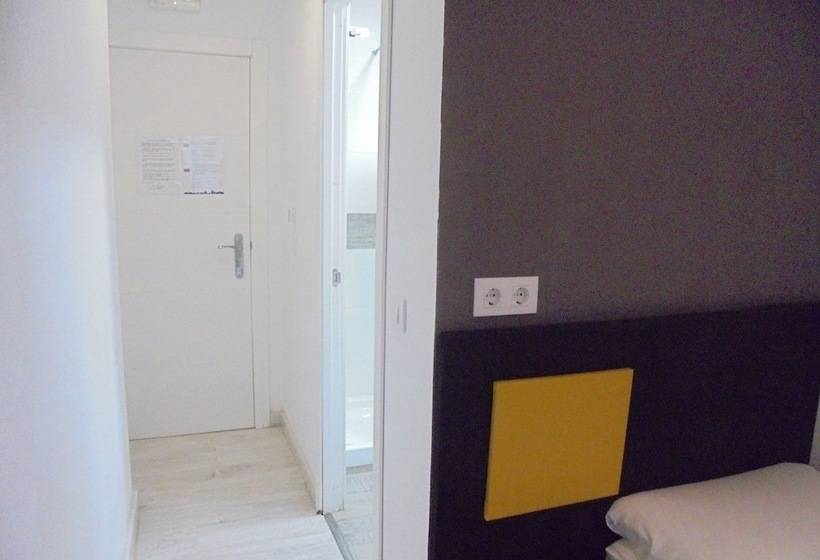 اتاق استاندارد یک نفره, Easy Sants By Bossh!