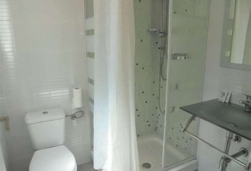 اتاق استاندارد سه نفره, Easy Sants By Bossh!