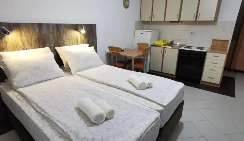 استودیو خانوادگی, Apartments Banjica