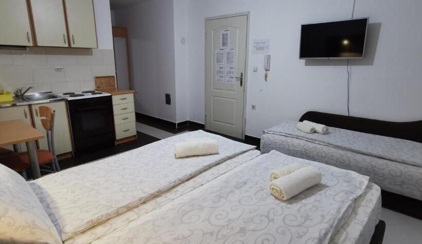استودیو خانوادگی, Apartments Banjica