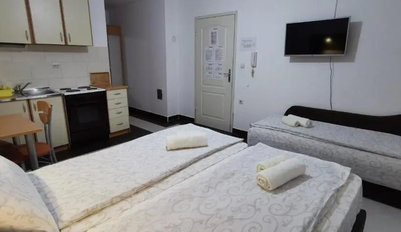 استودیو خانوادگی, Apartments Banjica