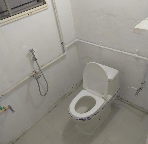 디럭스 룸, Mayurapriya Inn