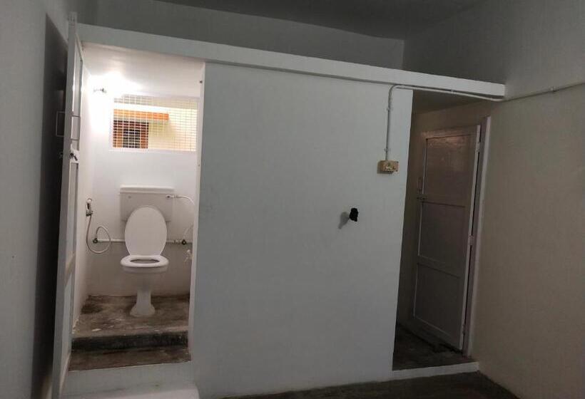 디럭스 룸, Mayurapriya Inn