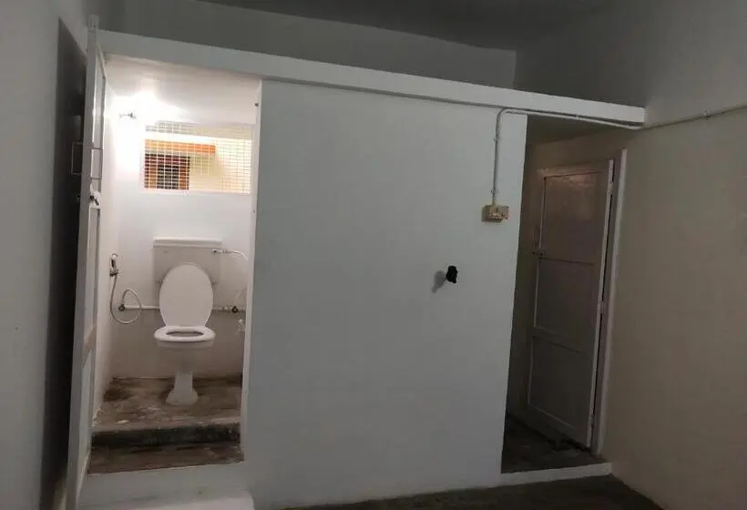 اتاق لوکس, Mayurapriya Inn