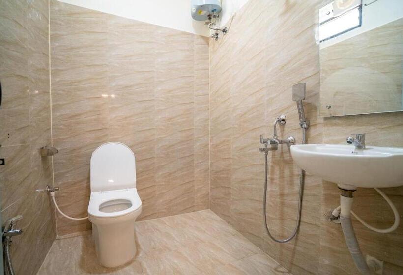 اتاق لوکس با تخت بزرگ, Slackpackr Hyderabad