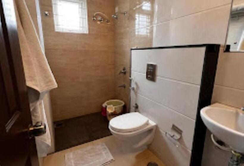 디럭스 룸, Crimson Lotus Bangalore