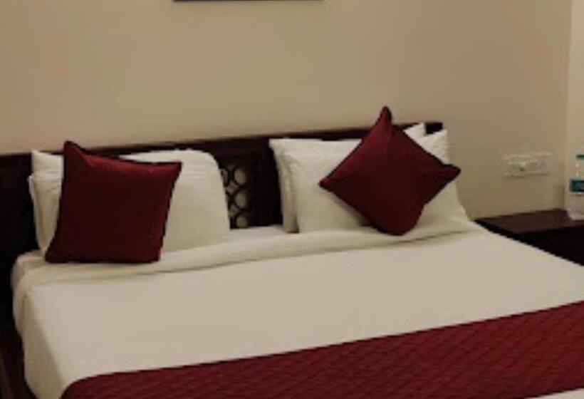 스탠다드 룸 킹사이즈 침대, Crimson Lotus Bangalore