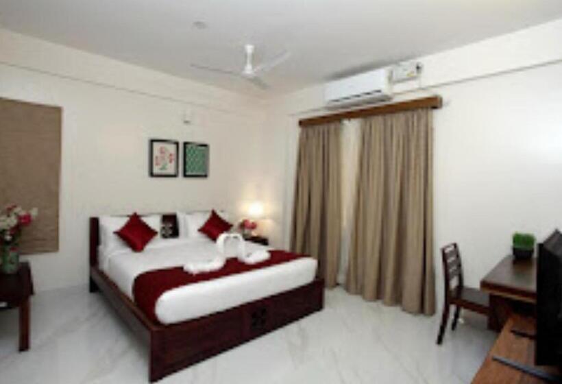 스탠다드 룸 킹사이즈 침대, Crimson Lotus Bangalore