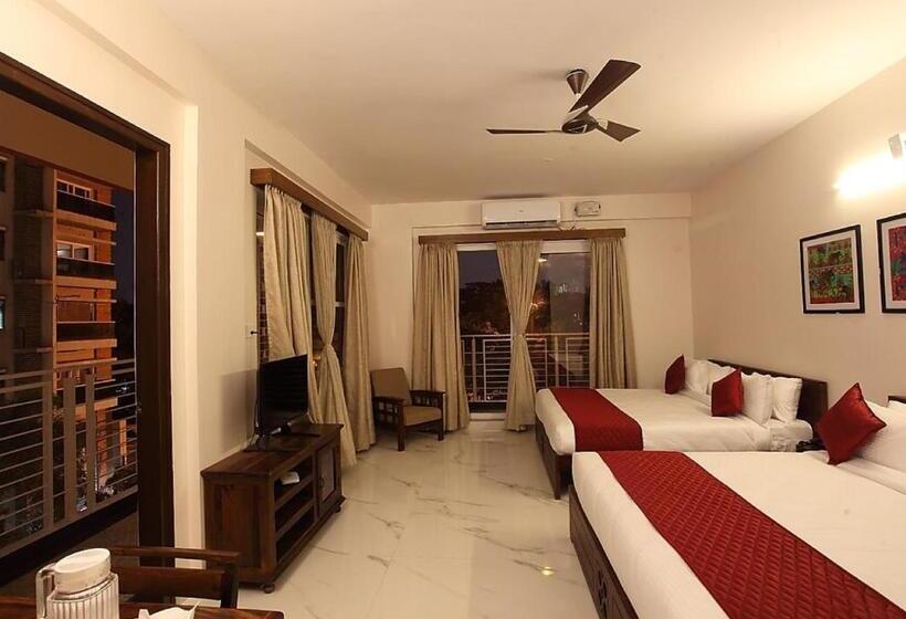 스탠다드 룸 킹사이즈 침대, Crimson Lotus Bangalore