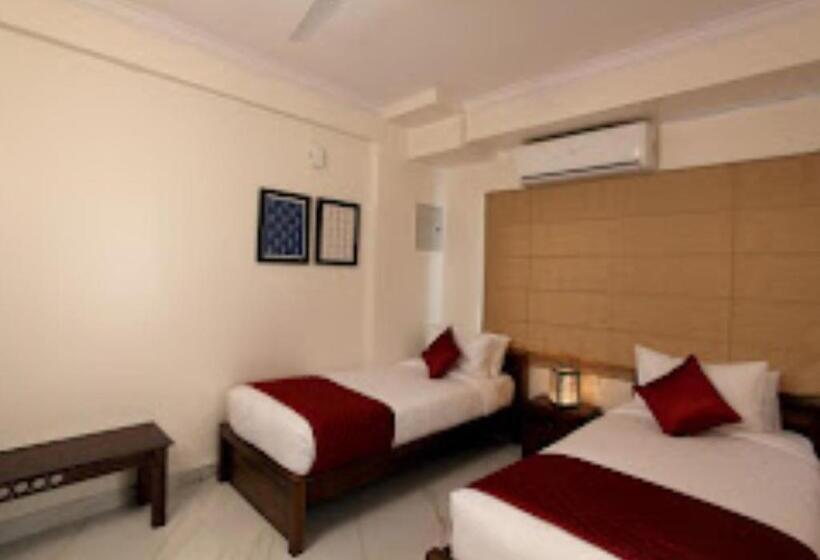 스탠다드 룸 킹사이즈 침대, Crimson Lotus Bangalore