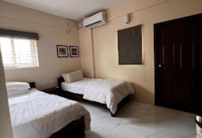 디럭스 룸, Crimson Lotus Bangalore